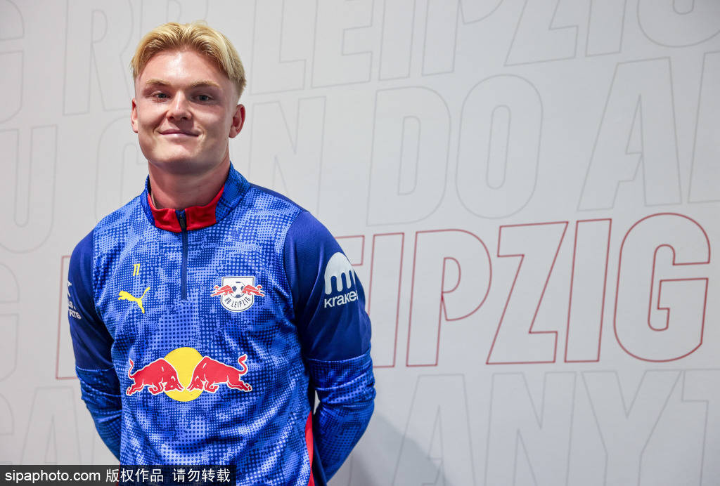 孔帕尼谈切尔西：无论对手花了10亿还是1000万买人，这都无关紧要